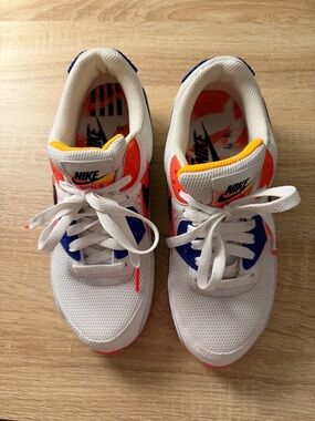 Women’s Nike Air Max 90